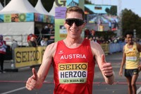 Peter Herzog meldet sich mit 1:03,47 St. im Halbmarathon zurück