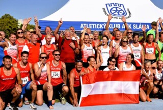 Sabine Hofer mit 2 österreichischen Mastersrekorden, Austria-Team 2. Platz